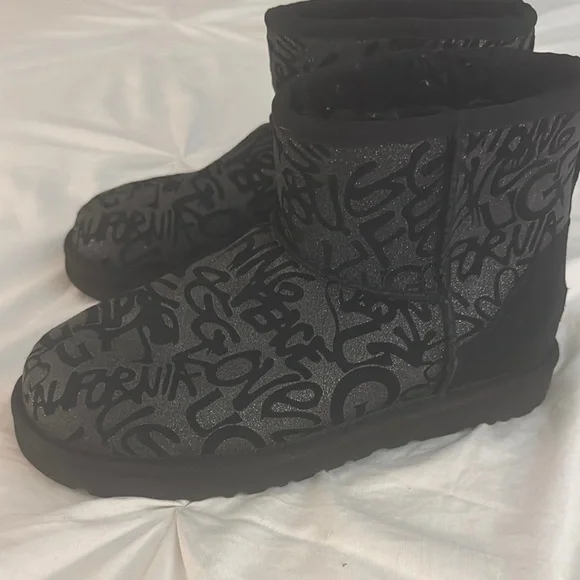 UGG Boots Black and Gray Patterned - Picture 1 of 10